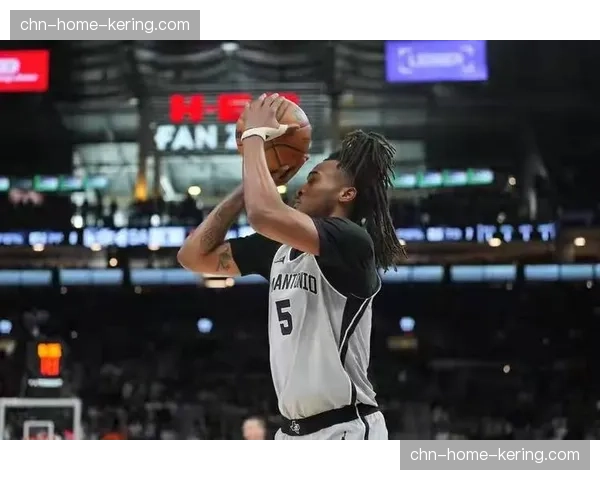 马刺替补控卫轮换寻求稳定 卡斯尔休息时组织衔接考验